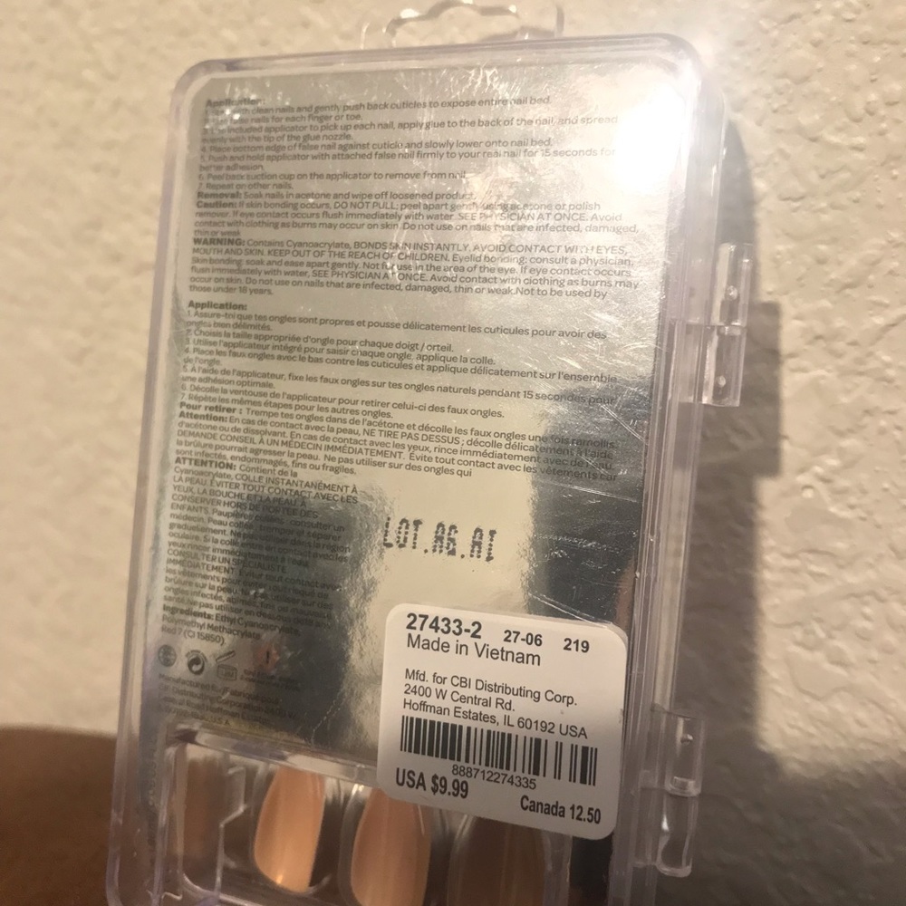 Press on nails